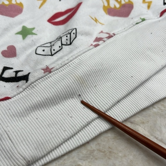 Wildfox | Charmed Sommers‎ White Print Sweatshirt Lips Dice Stars | Size XL - Picture 12 of 13